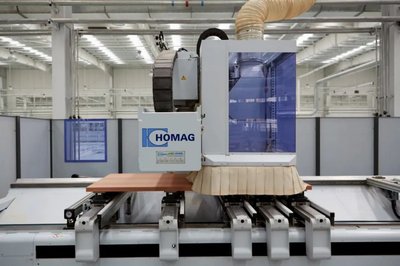 索菲亞木門 以創(chuàng)新智造引領(lǐng)木門行業(yè)，總部基地鑄就卓越品質(zhì)